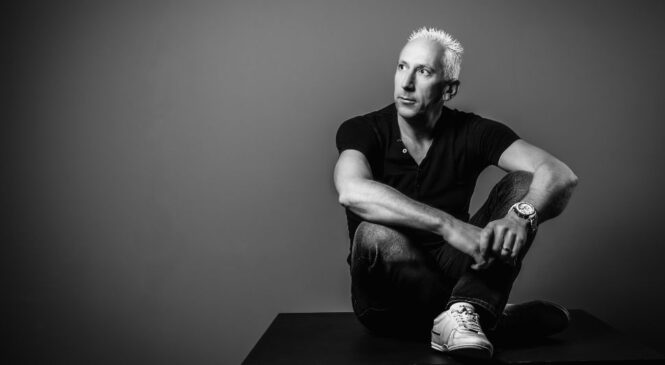JOHAN GIELEN PRESENTS AIRSCAPE – “LOVE FROM ABOVE”